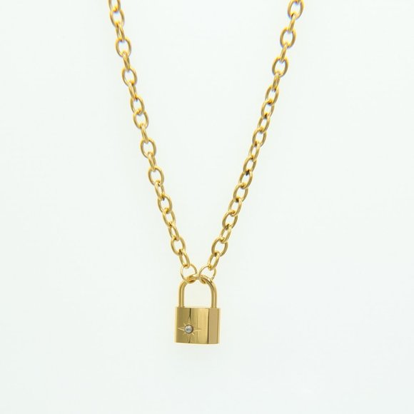 Padlock Star Pendant 18K Gold Plated Necklace - Picture 6 of 11